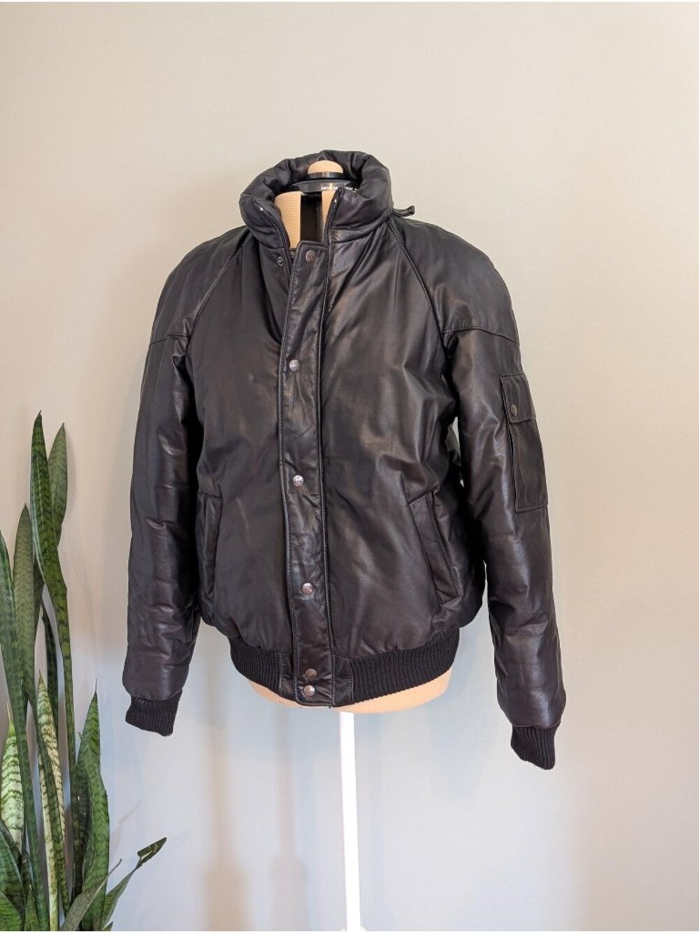 1980's/1990's Black Leather Bomber Winter Jacket - Gender Neutral - Size M/L